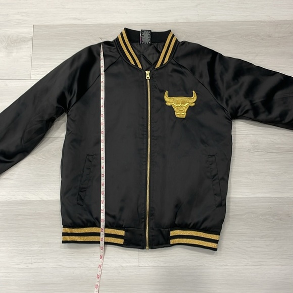 NBA UNK Chicago Bulls Black and Gold Bomber Jacket - Picture 14 of 16